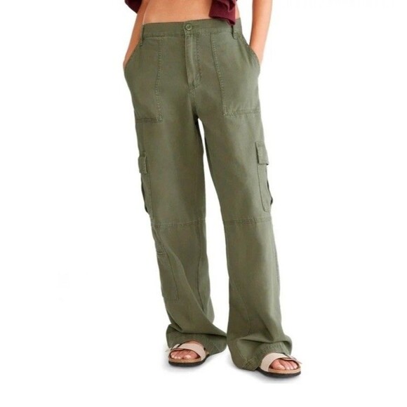 Aeropostale Women's Relaxed Fit Mid Rise Straight Leg Utility Cargo Pant Size M - Picture 10 of 11